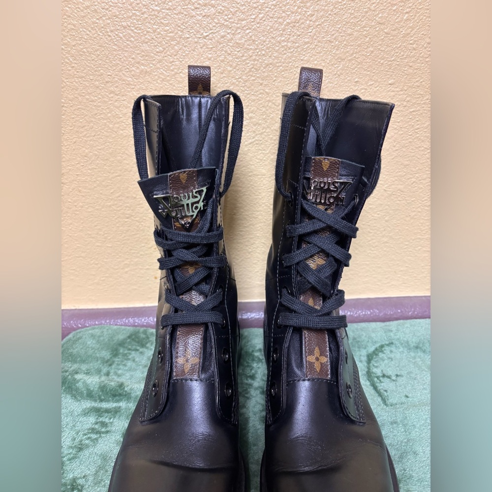 Louis Vuitton
LV Monogram Leather Combat Boots - Picture 6 of 14